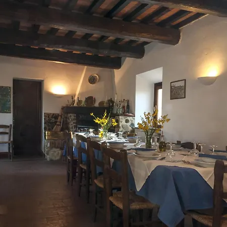 Farm stay La Rocca Delle Pigne *